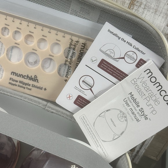 Momcozy Mobile Flow  Hands-Free Breast Pump - Open Box - Picture 13 of 16